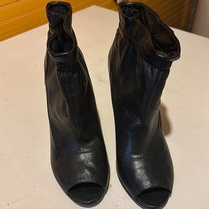 Size 9M black Marc Fisher open toe boots (black)